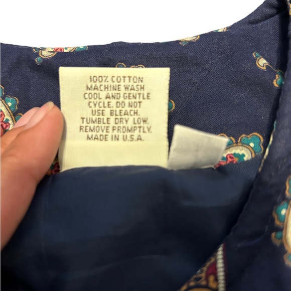 Vera Bradley Navy Blue Paisley Print
Quilted Jacket size medium - Picture 6 of 9